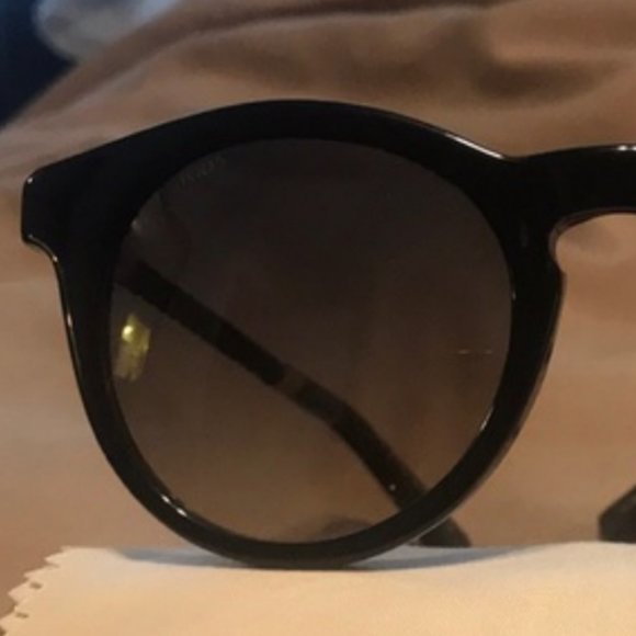 Tod's Sunglasses EUC - Picture 3 of 9